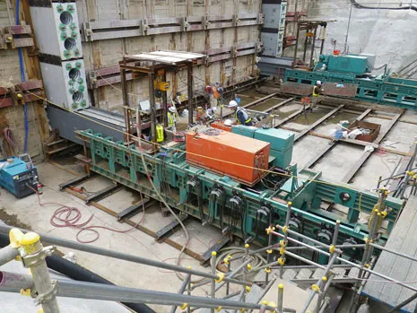 鋼製エレメント推進状況の画像