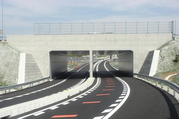 鉄道、通信、土木、インフラ整備_高度な施工技術